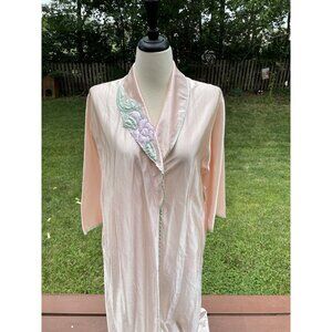 Vintage Yolande Embroidered Pale Pink Long Robe With Floral Collar & Tie Closure